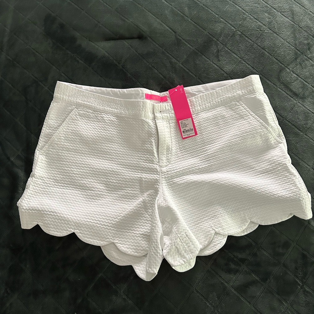Lilly Pulitzer buttercup scallop shorts white
